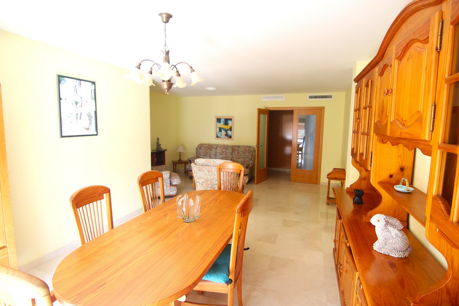 Wohnung zum Verkauf mit 4 Zimmern und großer Terrasse im Zentrum von Benitatxell.