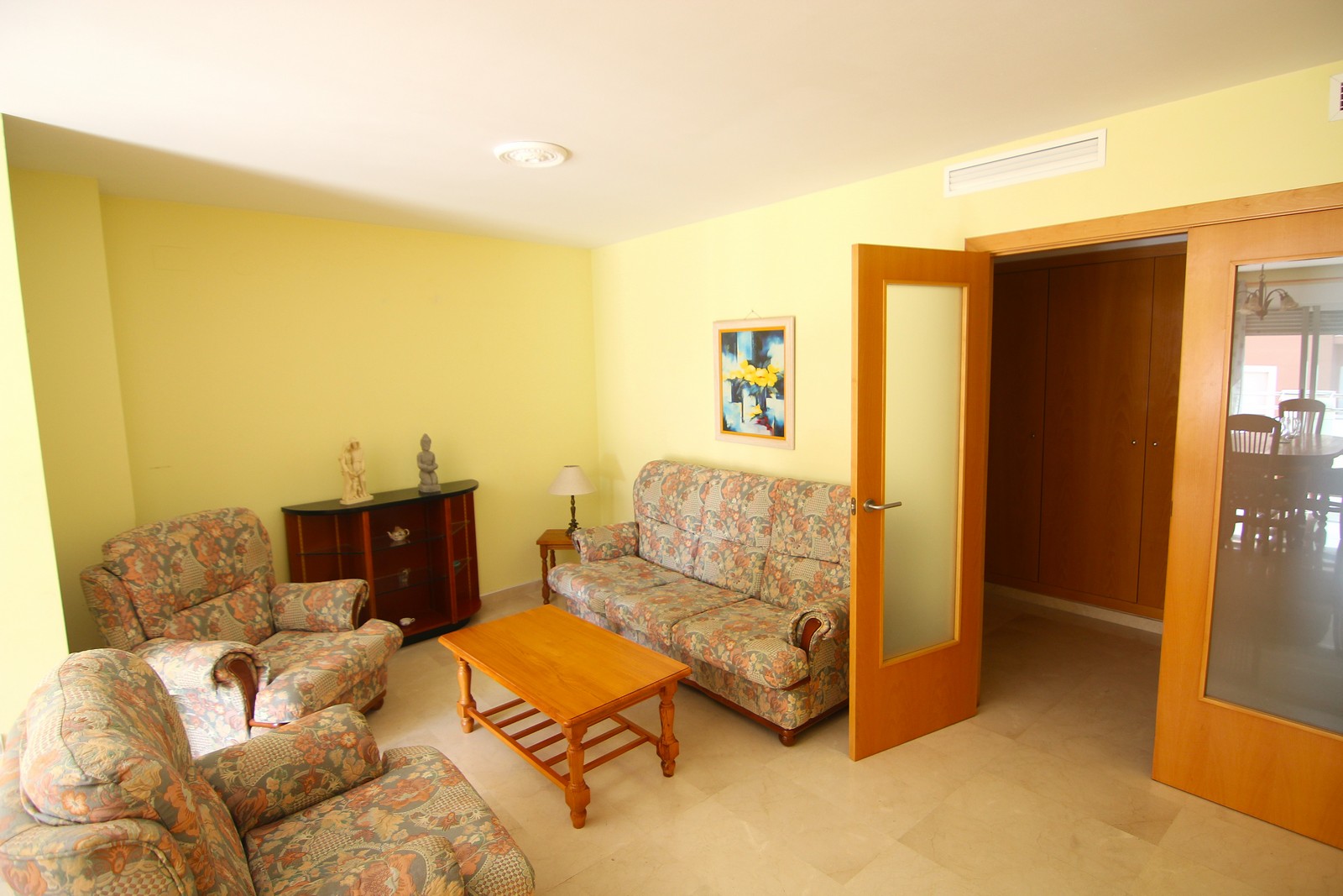 Wohnung zum Verkauf mit 4 Zimmern und großer Terrasse im Zentrum von Benitatxell.