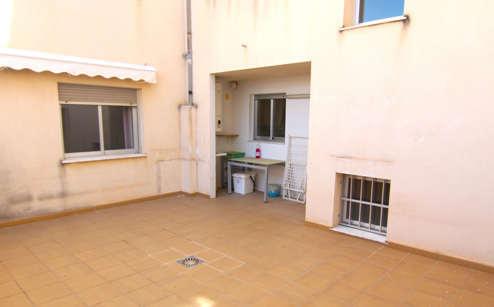 Wohnung zum Verkauf mit 4 Zimmern und großer Terrasse im Zentrum von Benitatxell.