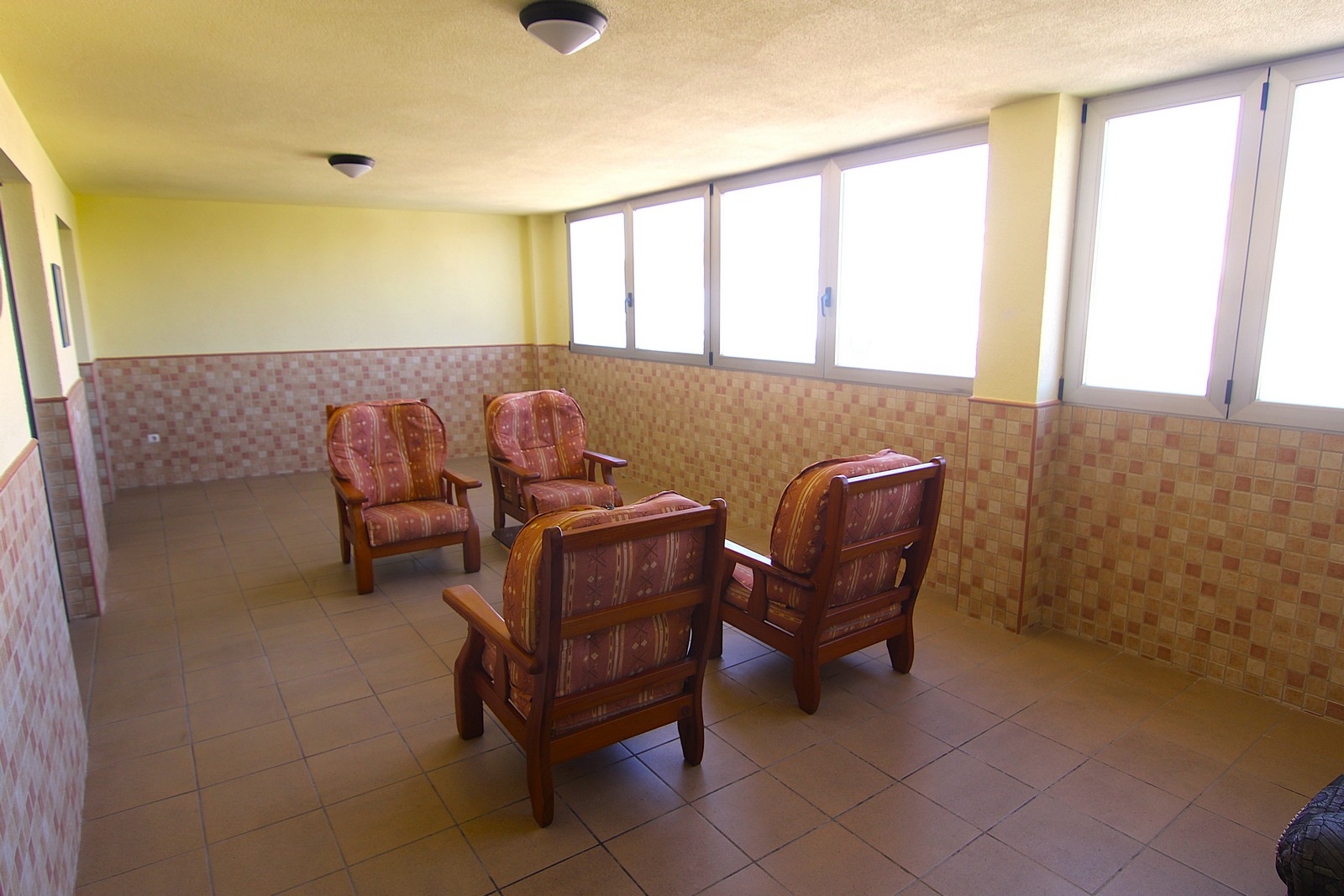 Wohnung zum Verkauf mit 4 Zimmern und großer Terrasse im Zentrum von Benitatxell.