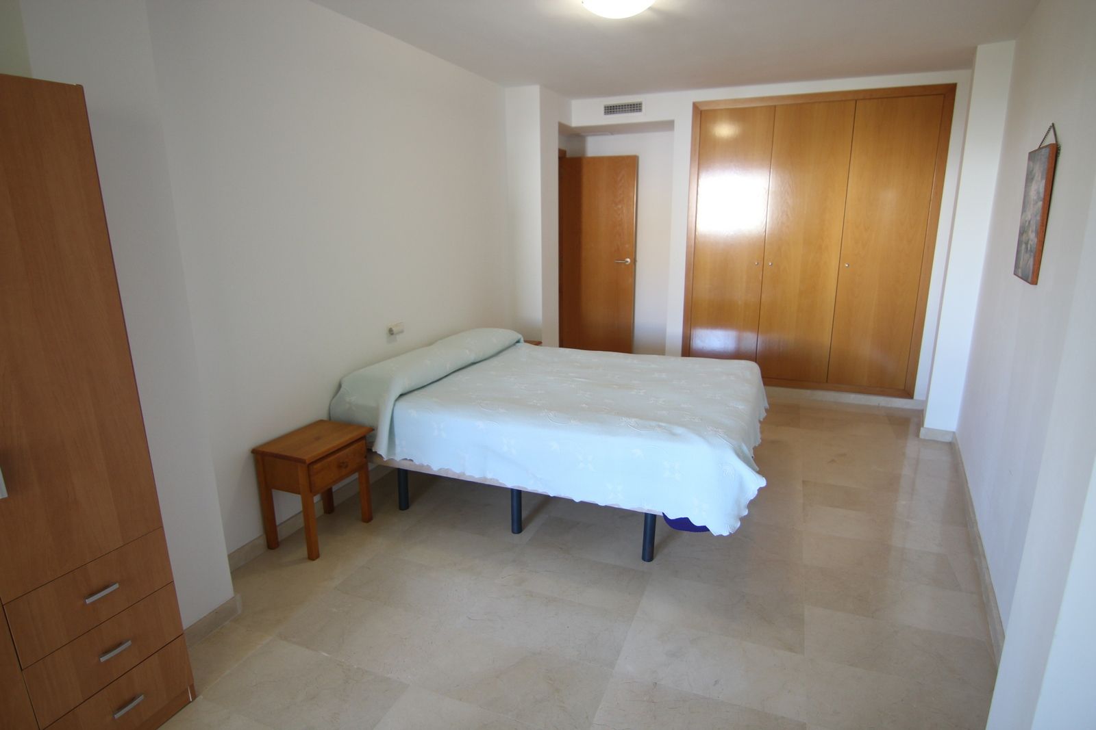 Wohnung zum Verkauf mit 4 Zimmern und großer Terrasse im Zentrum von Benitatxell.