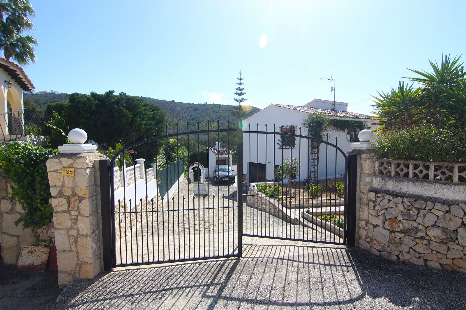 Villa zum Verkauf in ruhiger Lage von El Portet mit Pool.