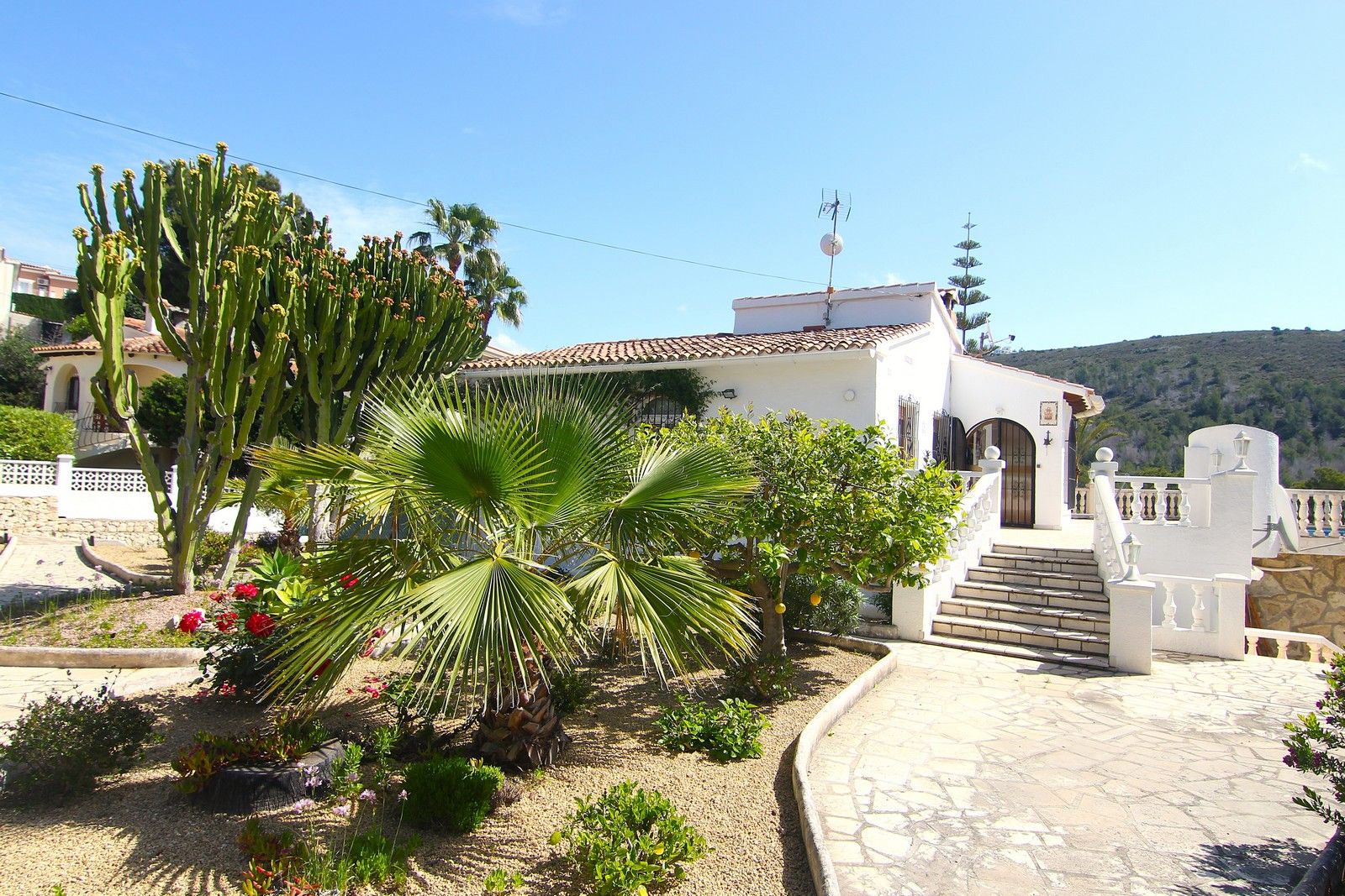 Villa zum Verkauf in ruhiger Lage von El Portet mit Pool.