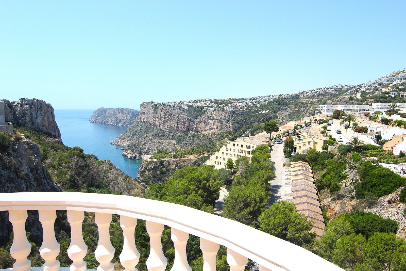 Villa mit Pool und spektakulärem Meerblick in Cumbre del Sol.