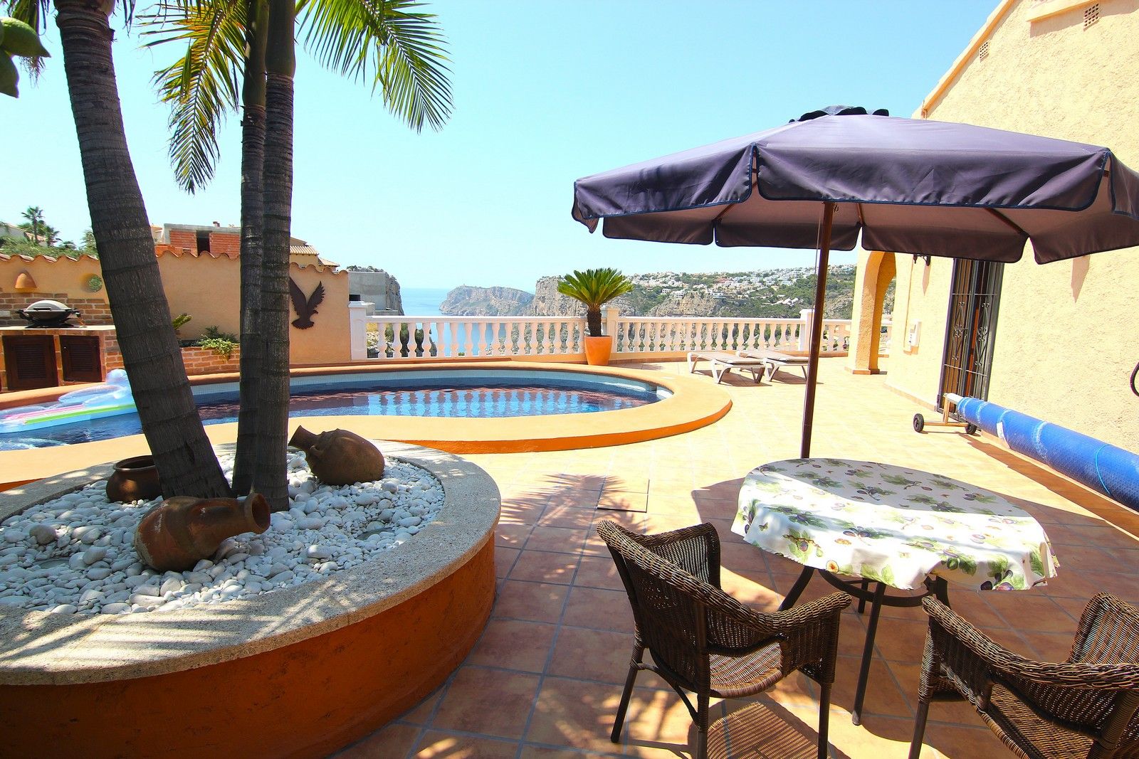 Villa mit Pool und spektakulärem Meerblick in Cumbre del Sol.