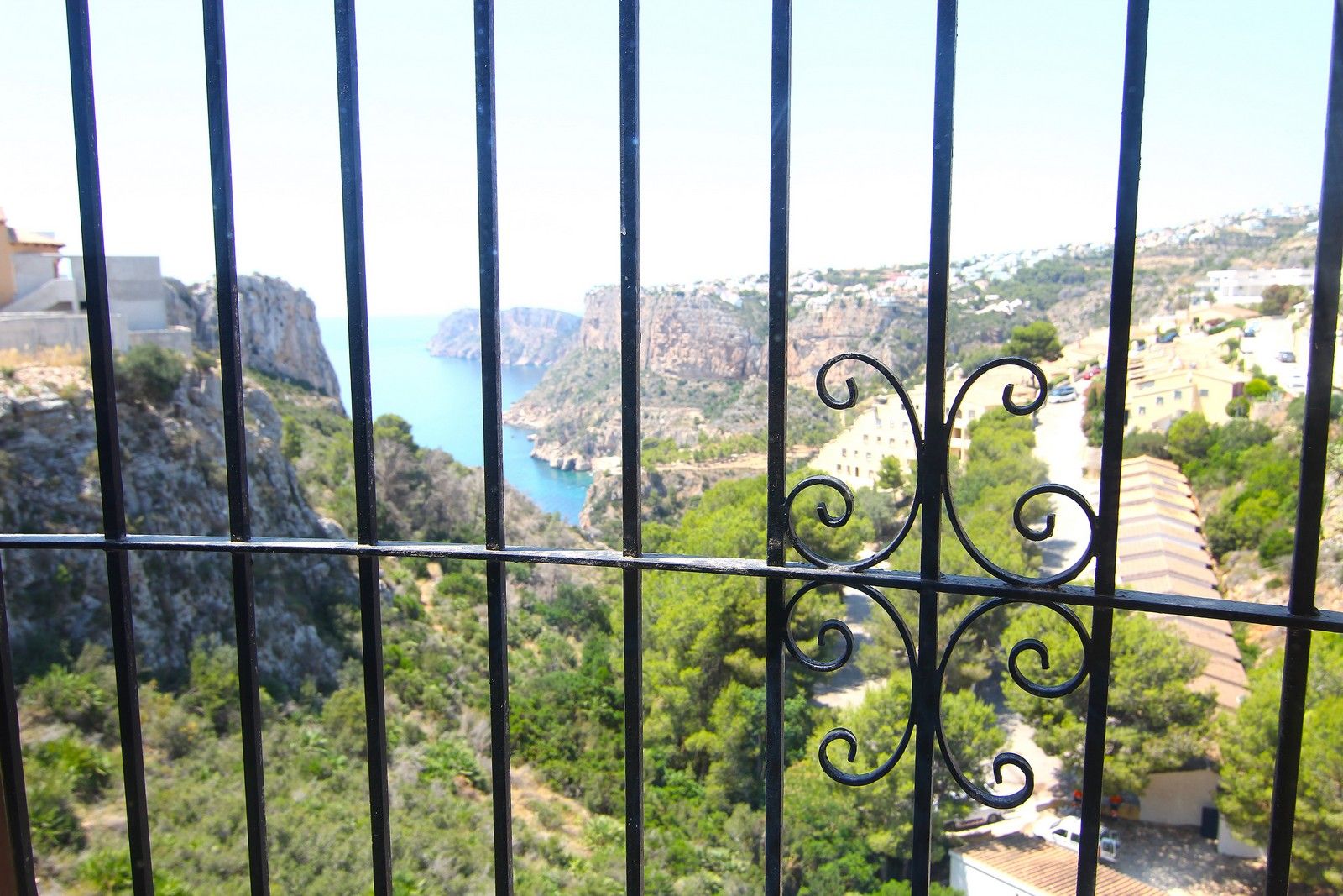 Villa mit Pool und spektakulärem Meerblick in Cumbre del Sol.