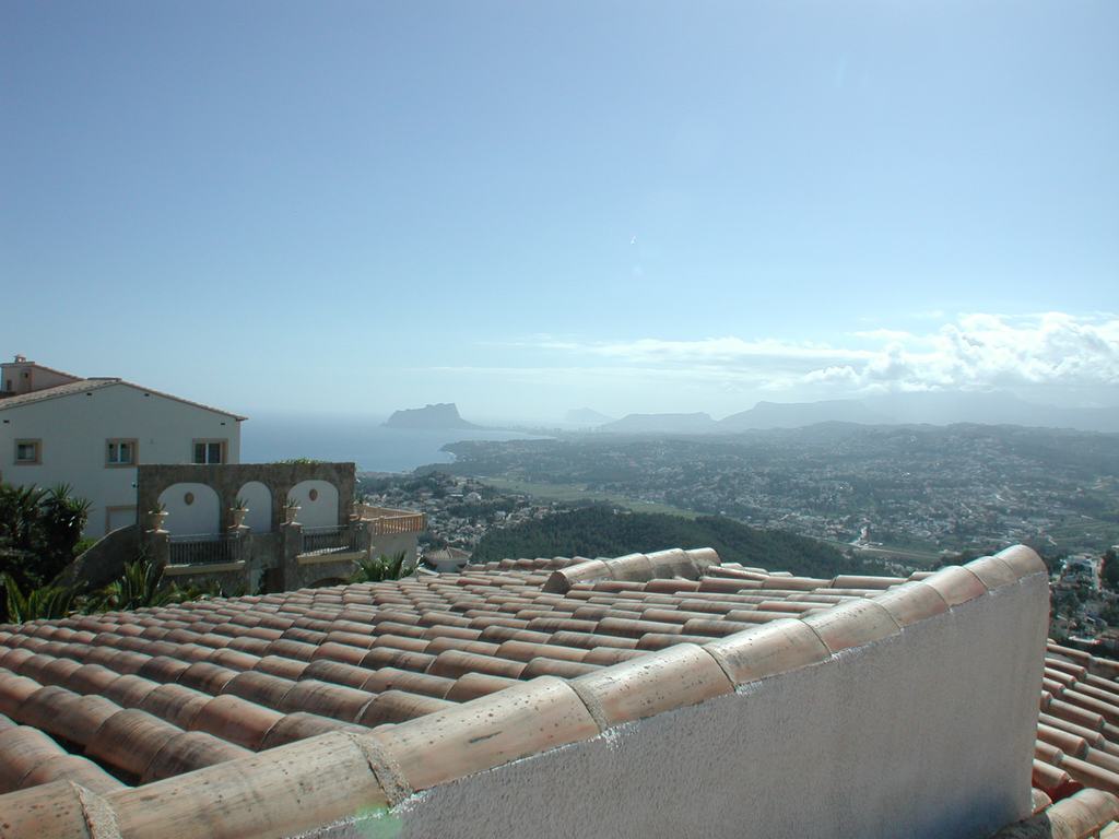 Einzigartige Villa zu verkaufen mit Innenpool und fantastischem Meerblick in der Cumbre de Sol - Benitachell
