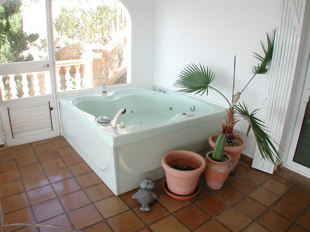 Einzigartige Villa zu verkaufen mit Innenpool und fantastischem Meerblick in der Cumbre de Sol - Benitachell