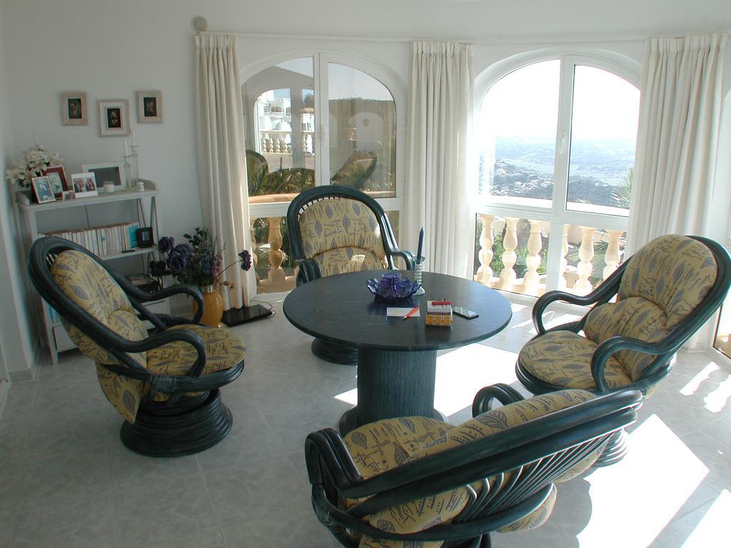 Einzigartige Villa zu verkaufen mit Innenpool und fantastischem Meerblick in der Cumbre de Sol - Benitachell