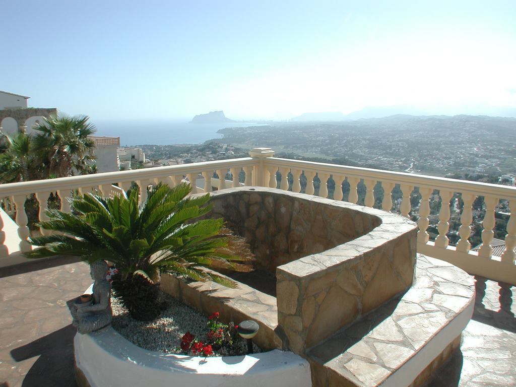 Einzigartige Villa zu verkaufen mit Innenpool und fantastischem Meerblick in der Cumbre de Sol - Benitachell