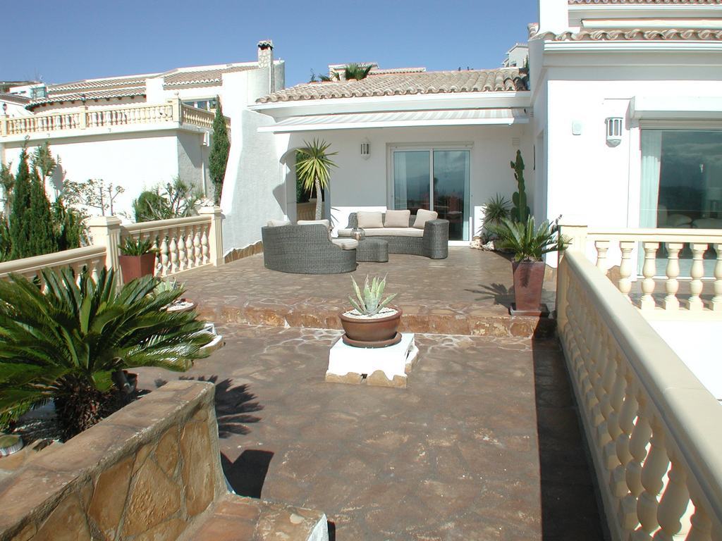 Einzigartige Villa zu verkaufen mit Innenpool und fantastischem Meerblick in der Cumbre de Sol - Benitachell