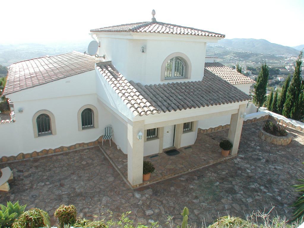 Einzigartige Villa zu verkaufen mit Innenpool und fantastischem Meerblick in der Cumbre de Sol - Benitachell