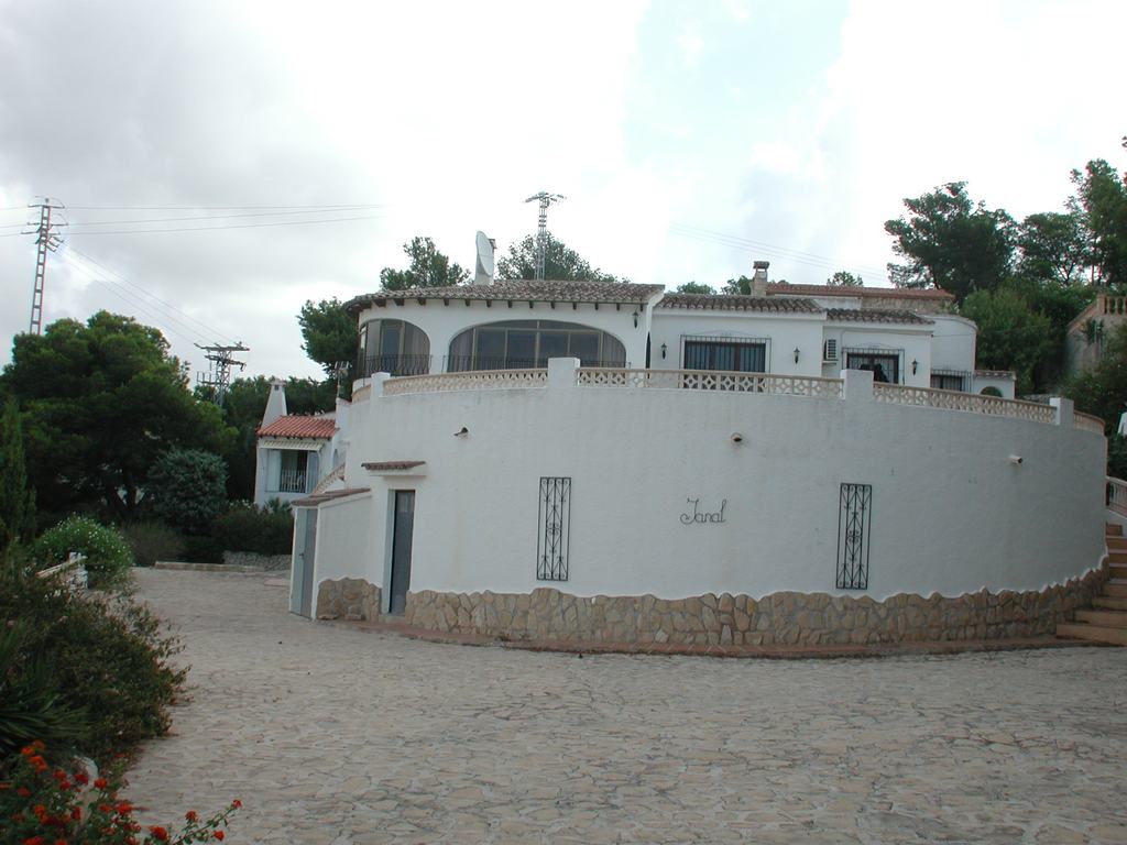 SCHNÄPPCHEN: Fantastische Villa zum Verkauf mit Pool und nahe  dem Baladrar- Strand in Benissa.