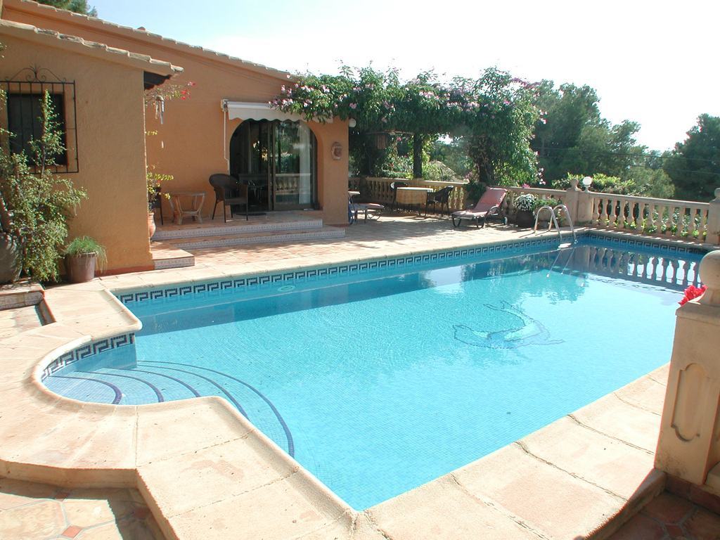 Schöne Villa zum Verkauf mit Pool und herrlichen Meerblick.