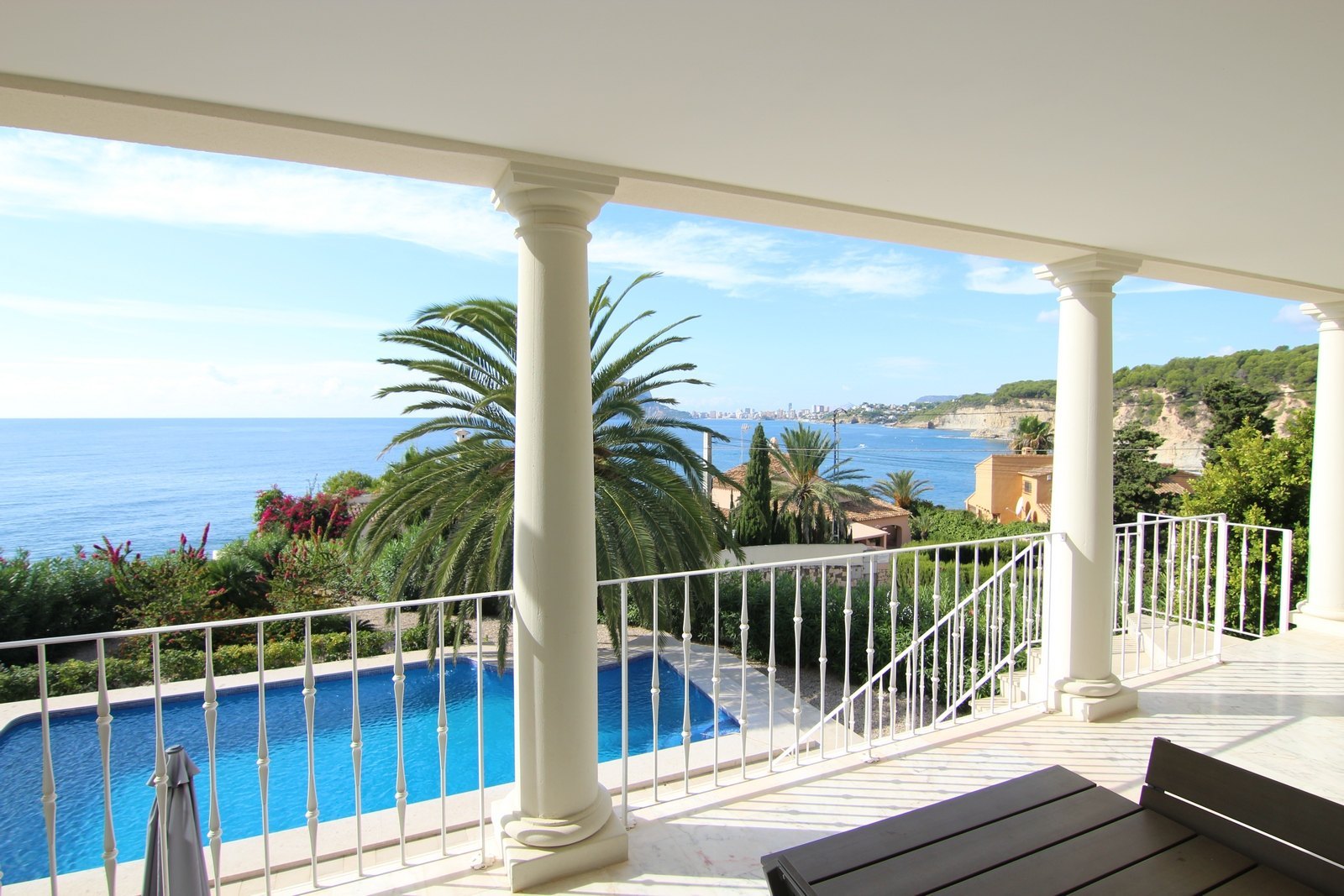 Einzigartige Luxus-Villa in erster Strandlinie in Benissa zu verkaufen