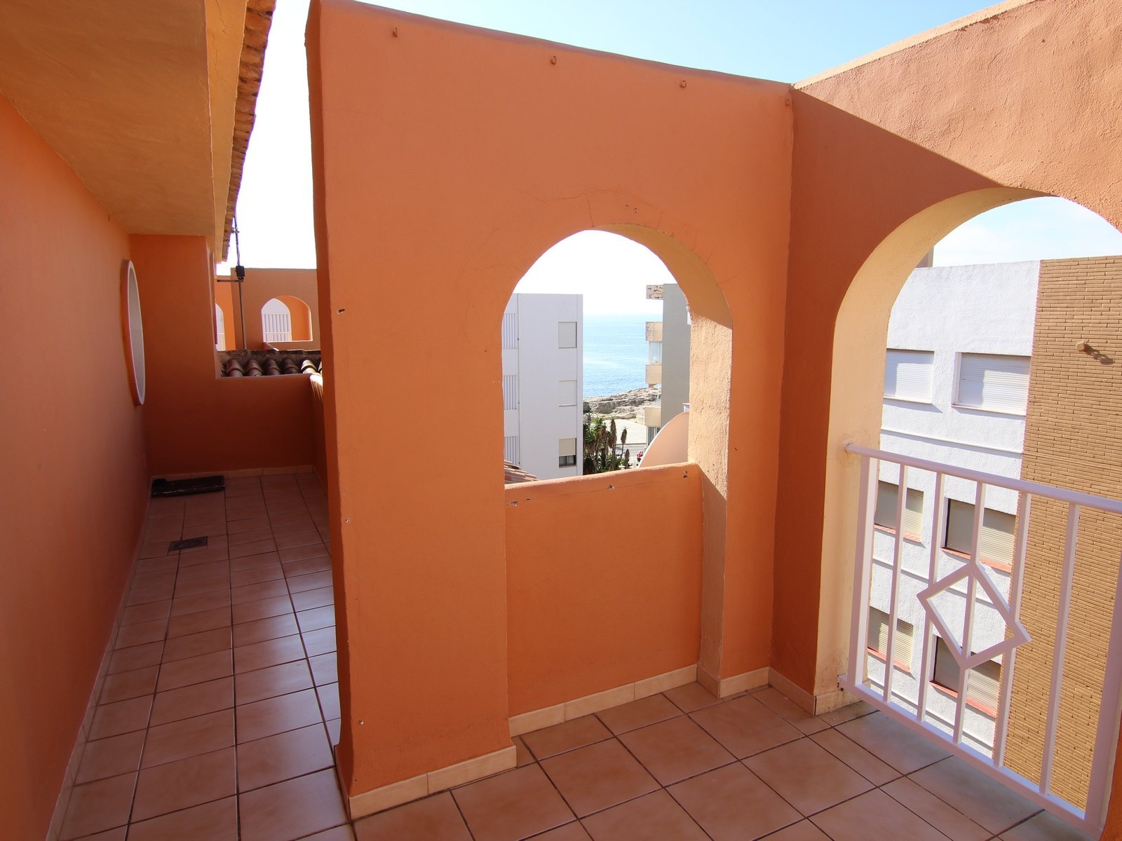 Wunderschönes total renoviertes Penthouse zum Verkauf in Moraira mit einer grossen Terrasse und herrlicher Meersicht.