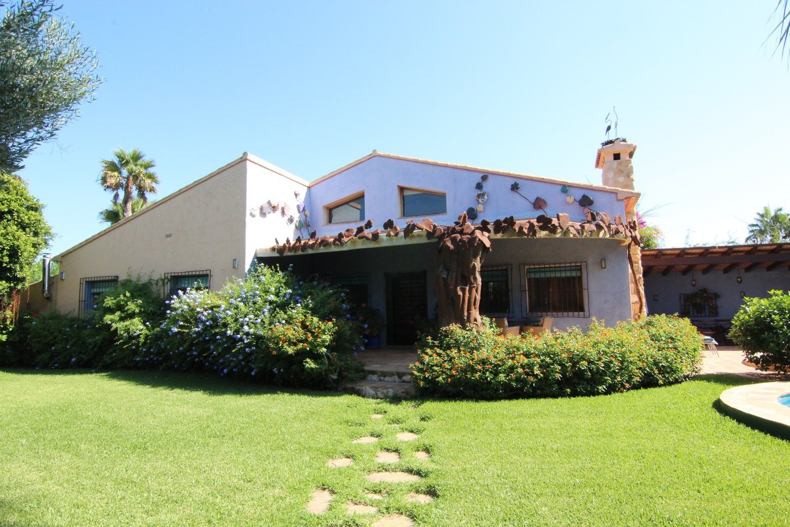 Villa zum Verkauf in Jávea erstellt von Toni Mari, Bildhauer.
