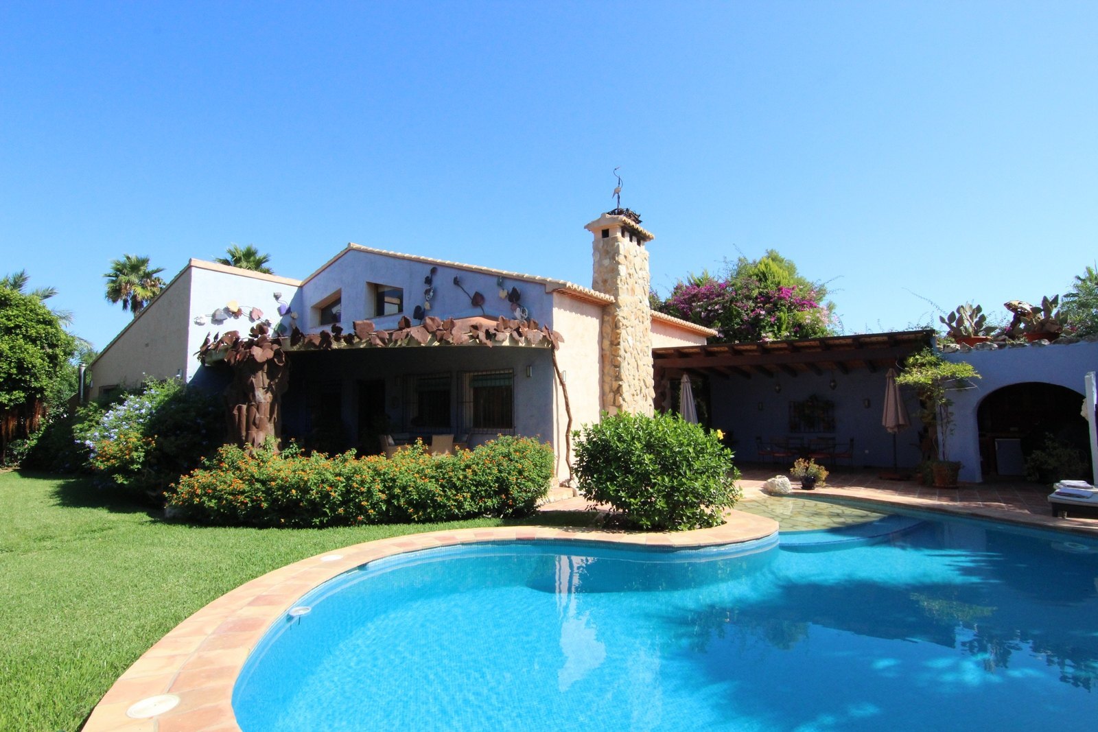Villa zum Verkauf in Jávea erstellt von Toni Mari, Bildhauer.