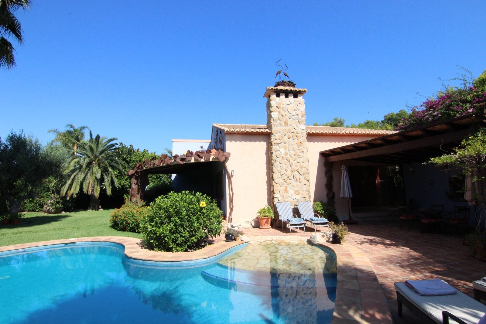 Villa zum Verkauf in Jávea erstellt von Toni Mari, Bildhauer.