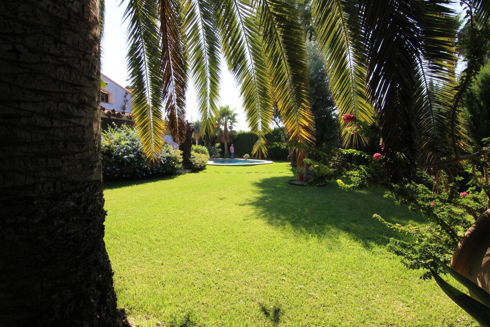 Villa zum Verkauf in Jávea erstellt von Toni Mari, Bildhauer.