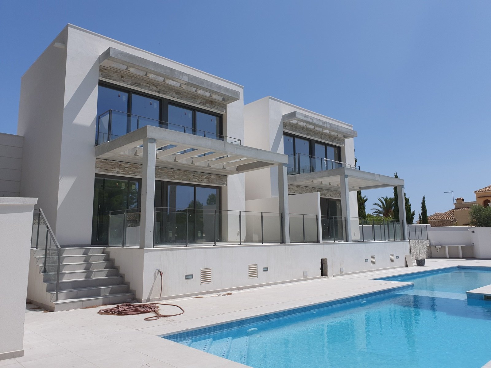 Neu gebaute Villa mit Pool in Moraira.