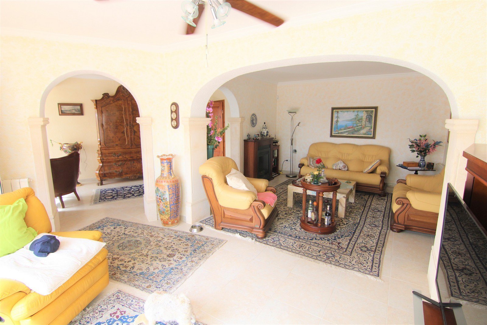 Villa zum Verkauf mit zwei Wohnungen und Pool in Moraira.