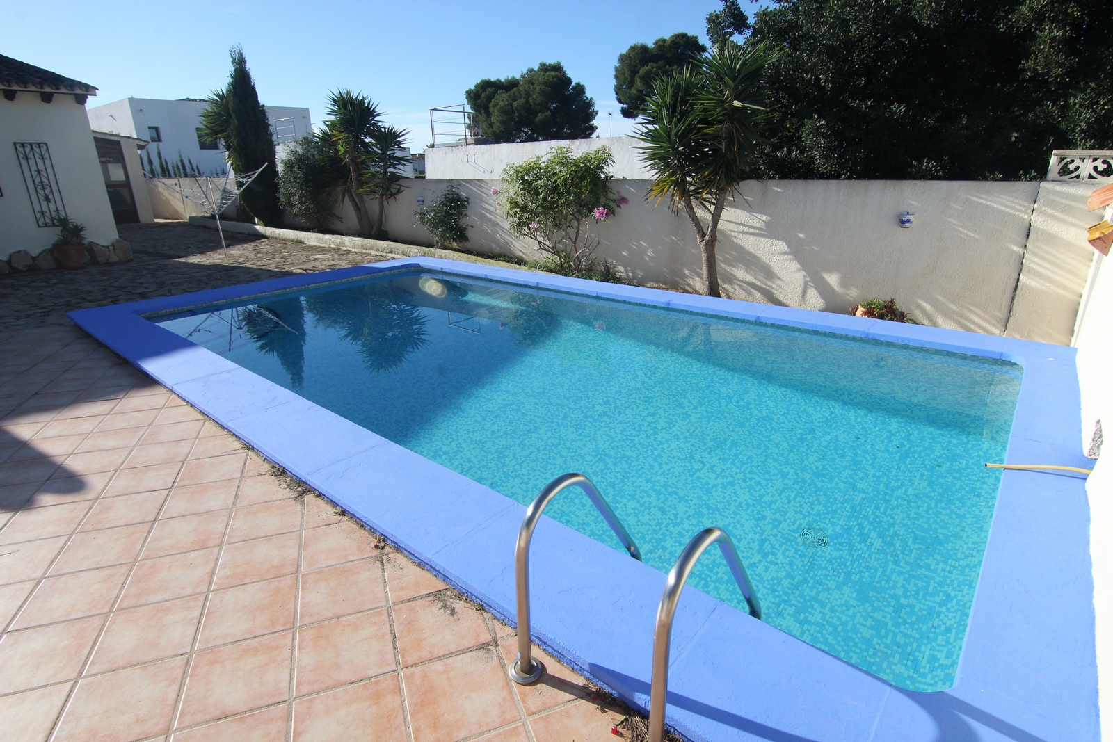 Villa mit Pool, flachem Grundstück und Blick in Moraira
