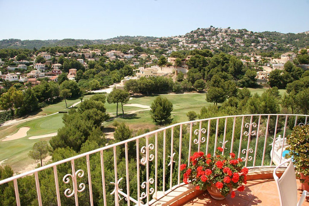 Grosse Villa zum Verkauf beim San Jaime Golf Club in Benissa mit einer fantastischen Panorama-Meersicht