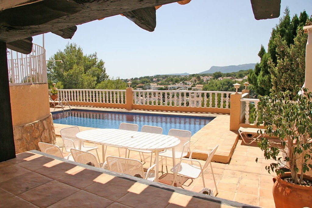 Grosse Villa zum Verkauf beim San Jaime Golf Club in Benissa mit einer fantastischen Panorama-Meersicht